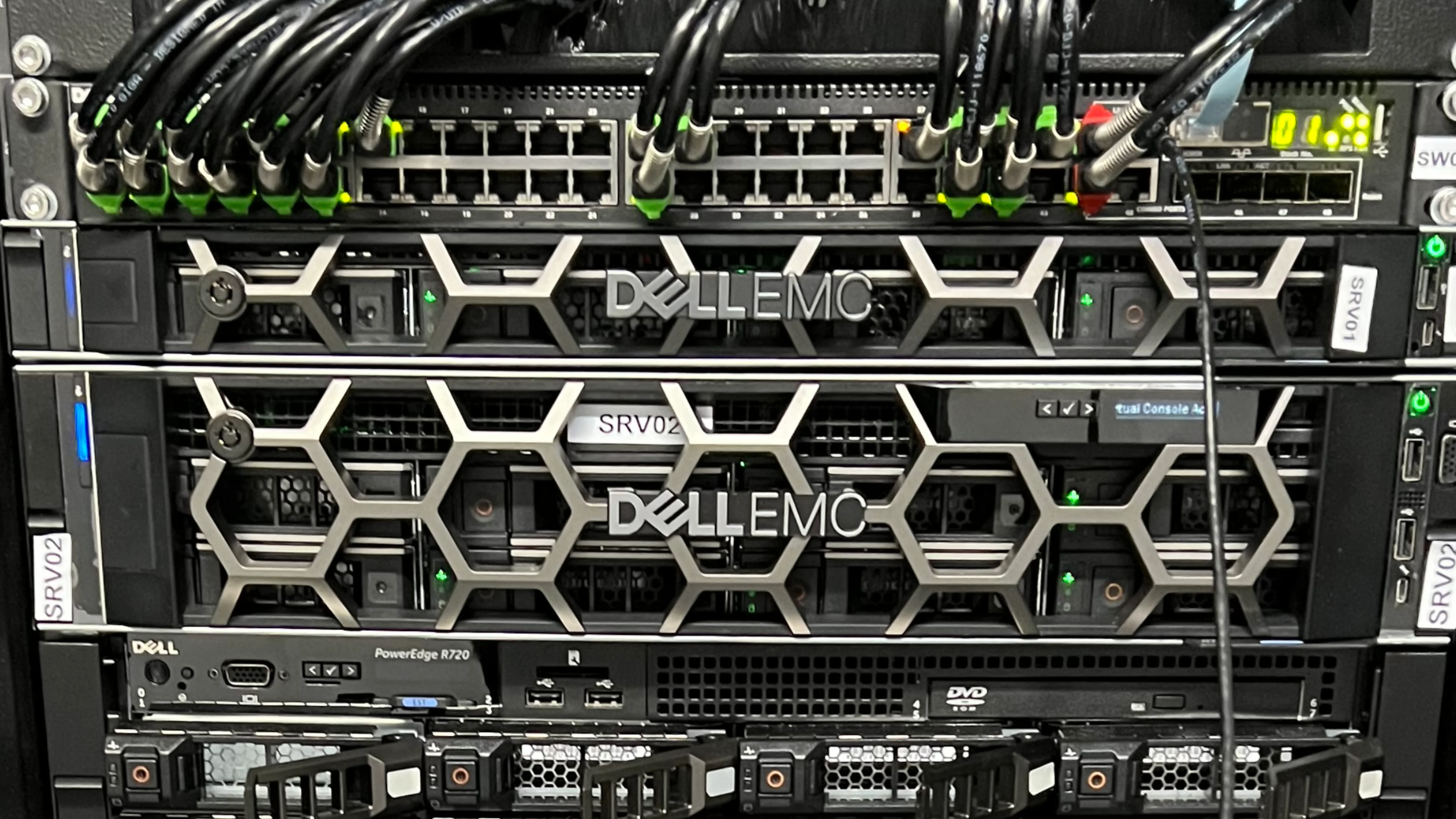 Servidores Dell PowerEdge en datacenter de Madrid de VisualTec HOST
